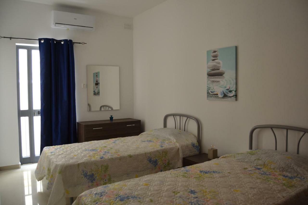 Mellieha Town Centre Bright & Spacious 3 Bedroom Apartment מראה חיצוני תמונה